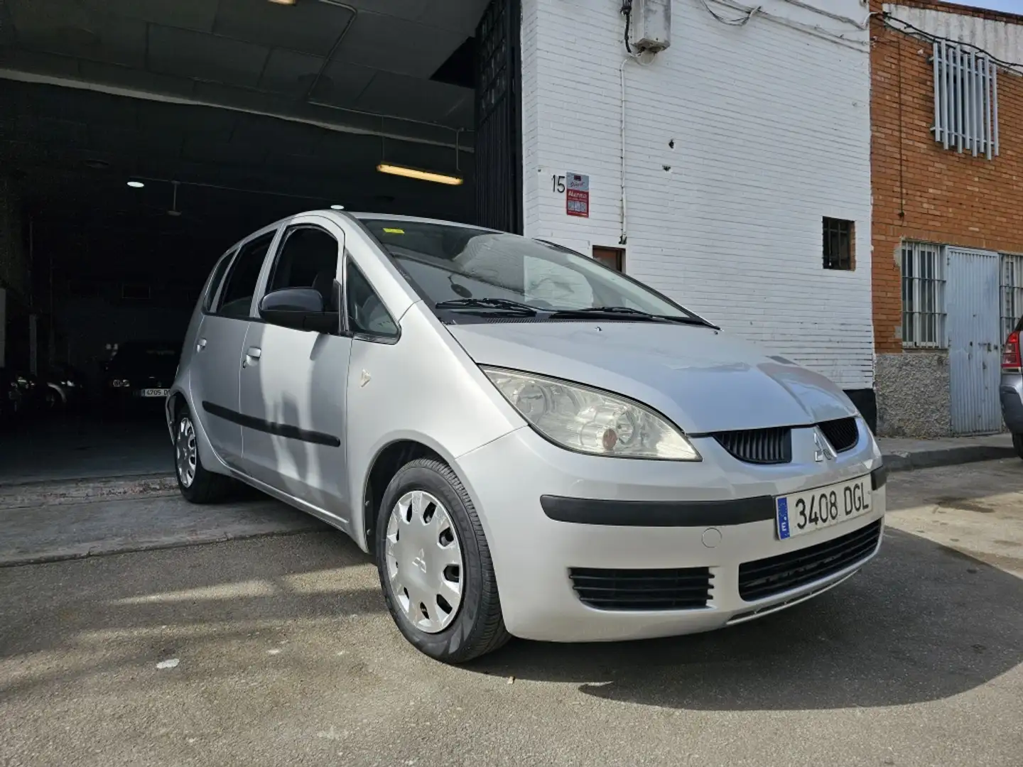 Mitsubishi Colt 1.5DI-D Instyle Plateado - 1