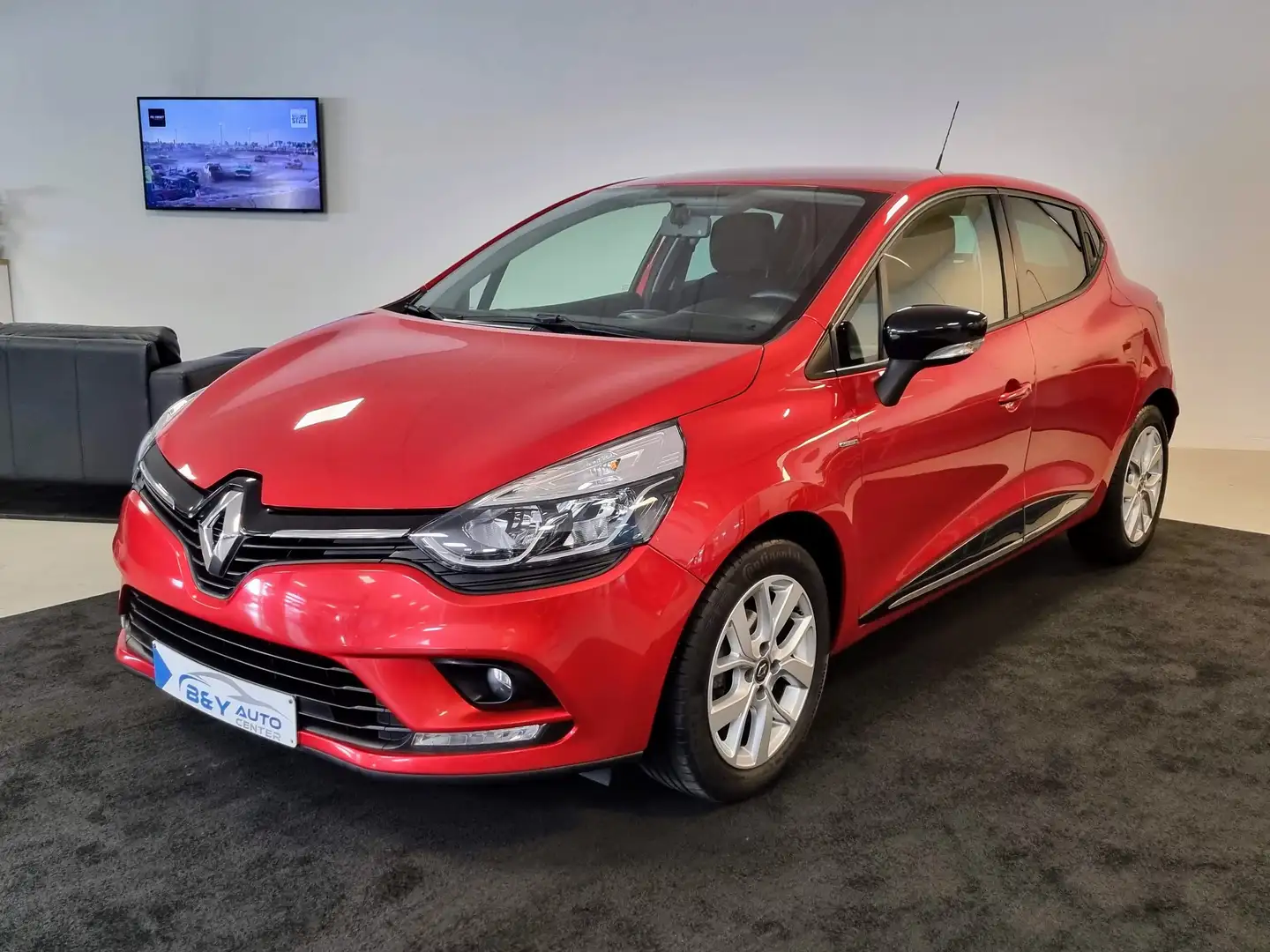 Renault Clio 0.9 TCe Limited * 82.002km * Airco - Navi -Euro 6c Rouge - 1