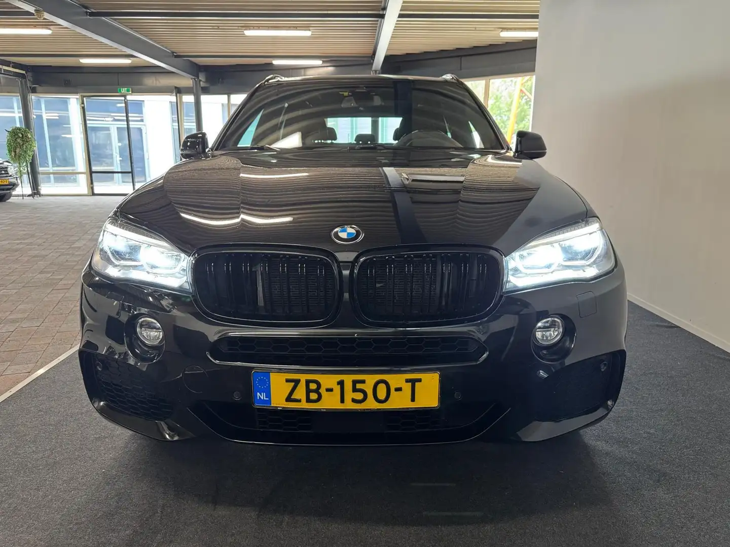 BMW X5 XDrive50i High Executive / 4.4 V8 Zwart / Pano / H Schwarz - 2