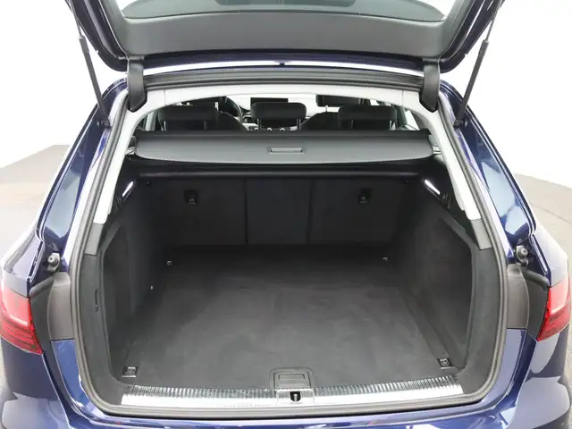 Audi A4 view 8