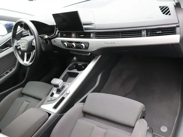 Audi A4 view 9