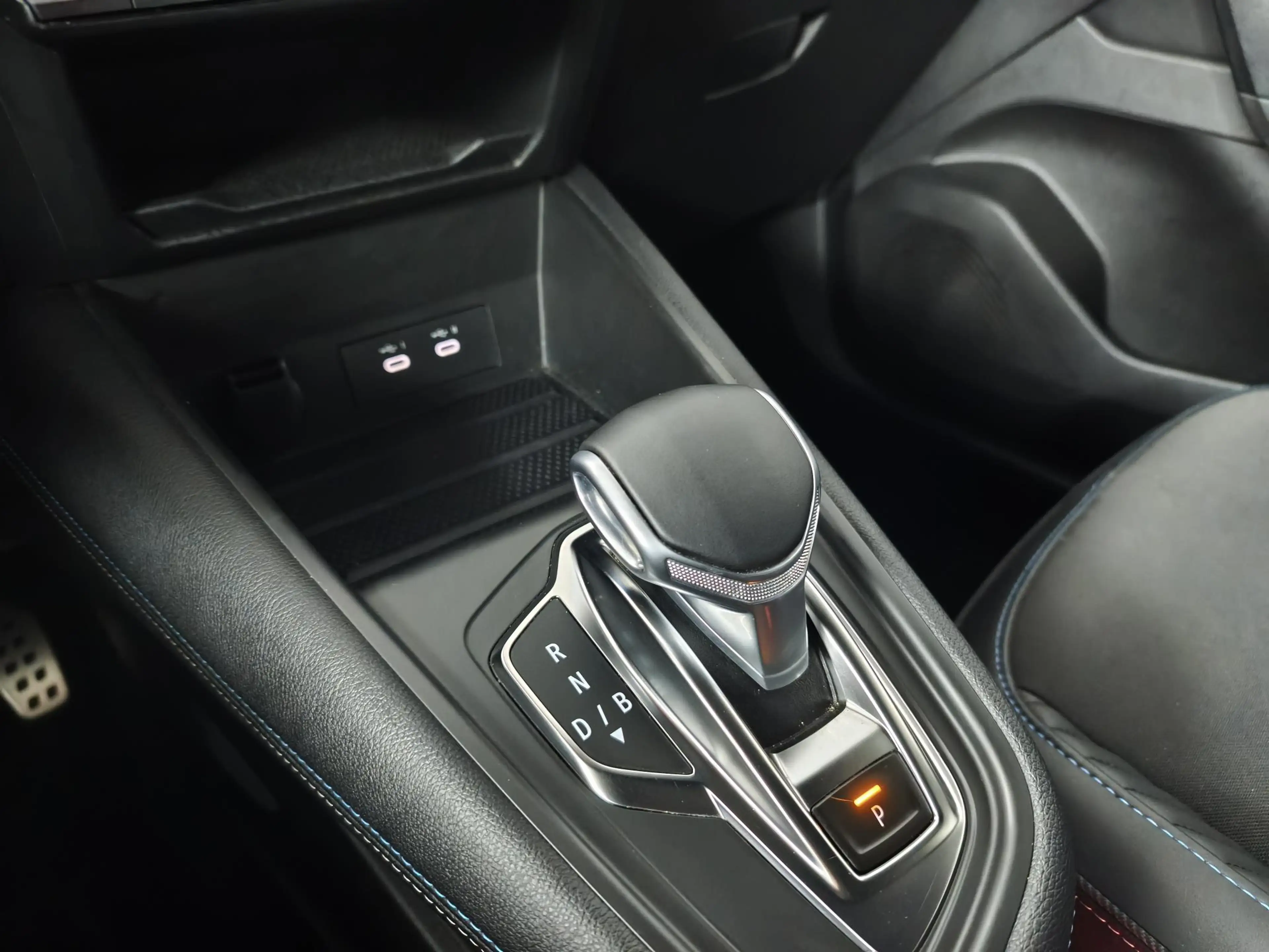 Renault Captur 1.6 E-Tech full hybrid 145 esprit Alpine | Navigat — photo 21
