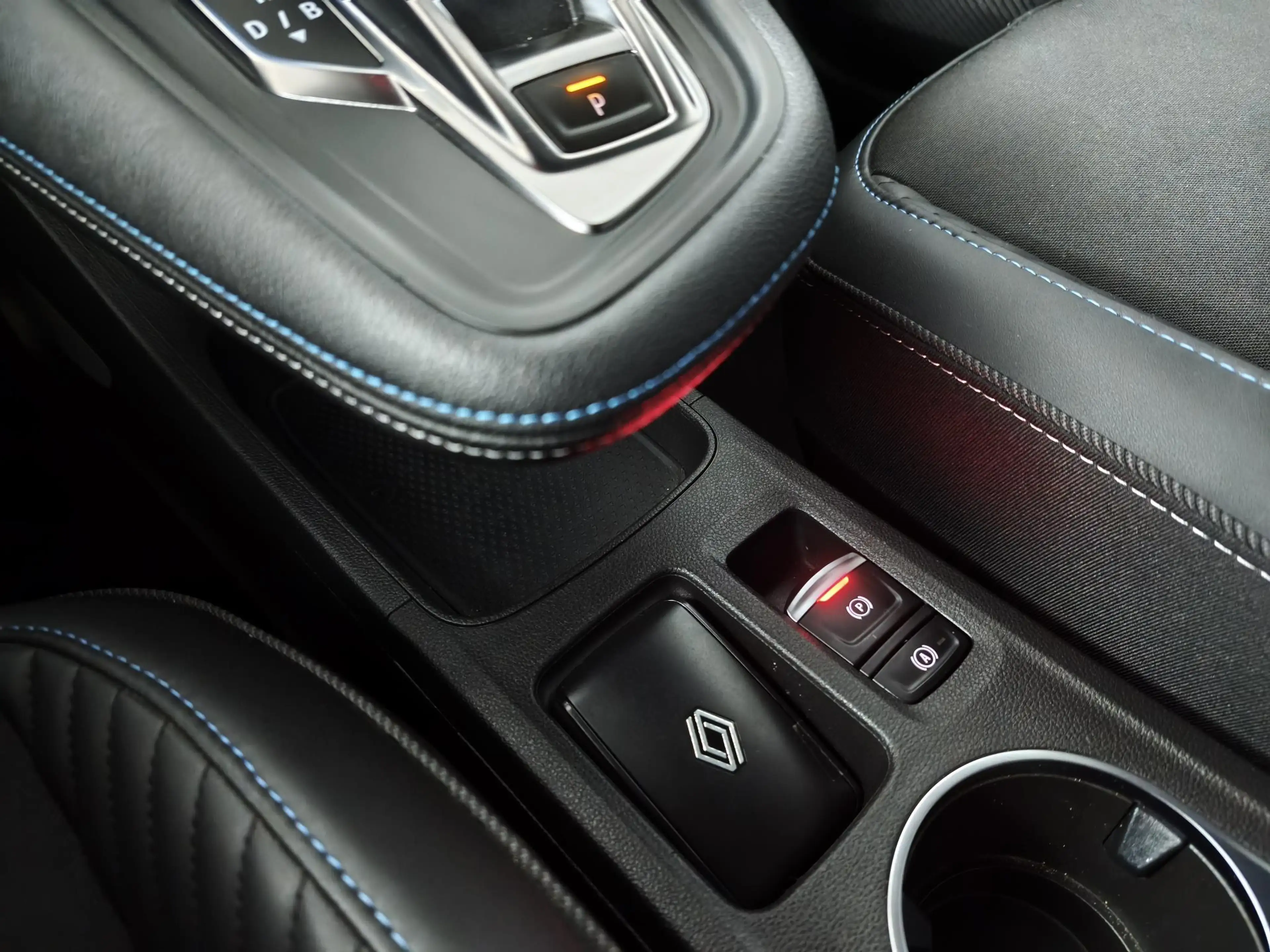 Renault Captur 1.6 E-Tech full hybrid 145 esprit Alpine | Navigat — photo 30
