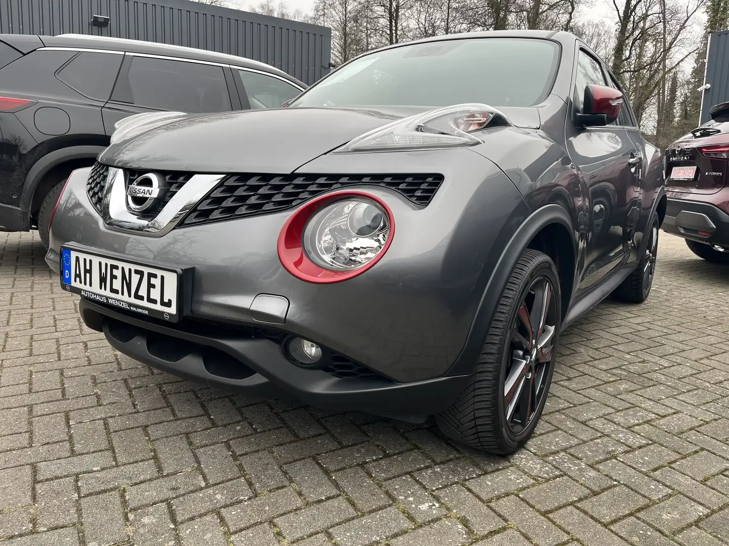 Nissan Juke 1.2 DIG-T N-Connecta Kamera,Navi,Klima Grau - 1