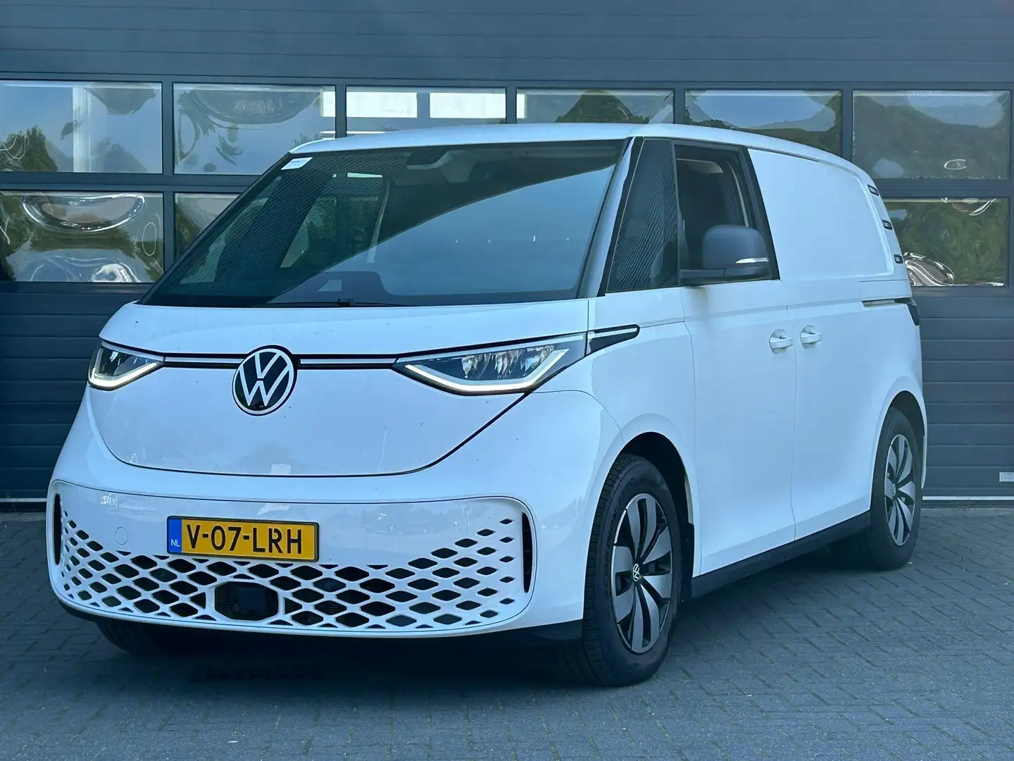Volkswagen ID. Buzz Cargo 79 KWH I 2X SCHUIFDEUR I P-CAMERA I WINTERPAKKET I Weiß - 1