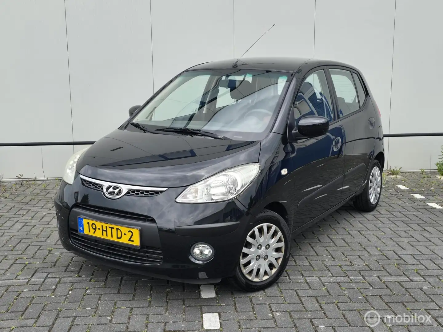 Hyundai i10 1.25i Dynamic Cool 146DKM! Negro - 1