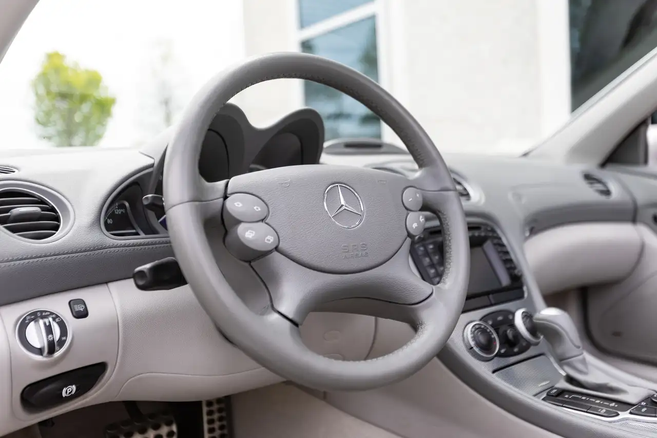 Mercedes-Benz SL снимка Mercedes-Benz SL