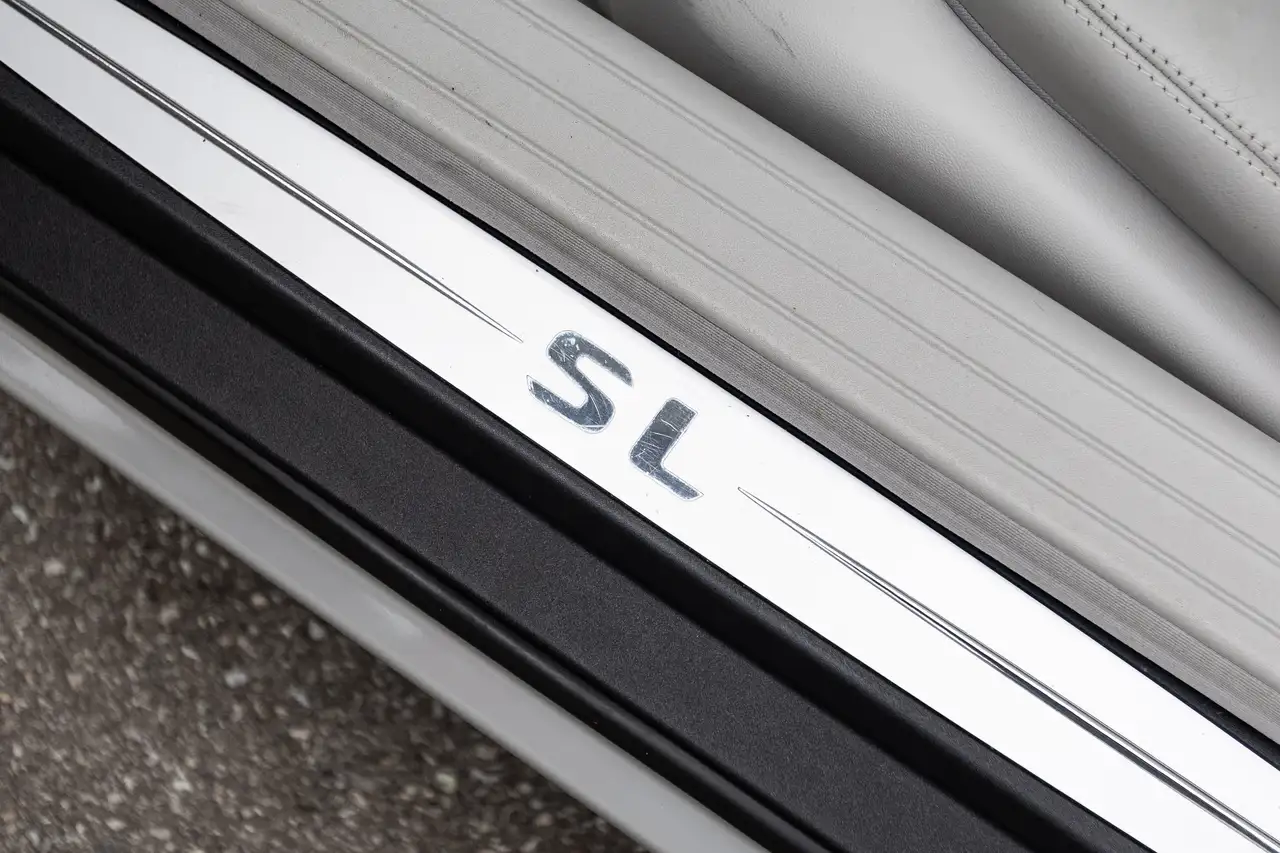 Mercedes-Benz SL снимка Mercedes-Benz SL