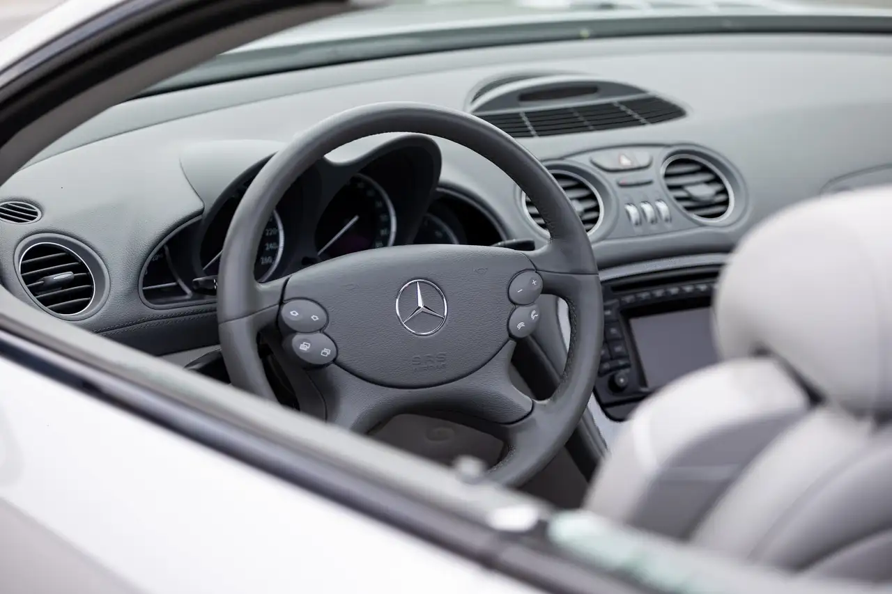 Mercedes-Benz SL снимка Mercedes-Benz SL