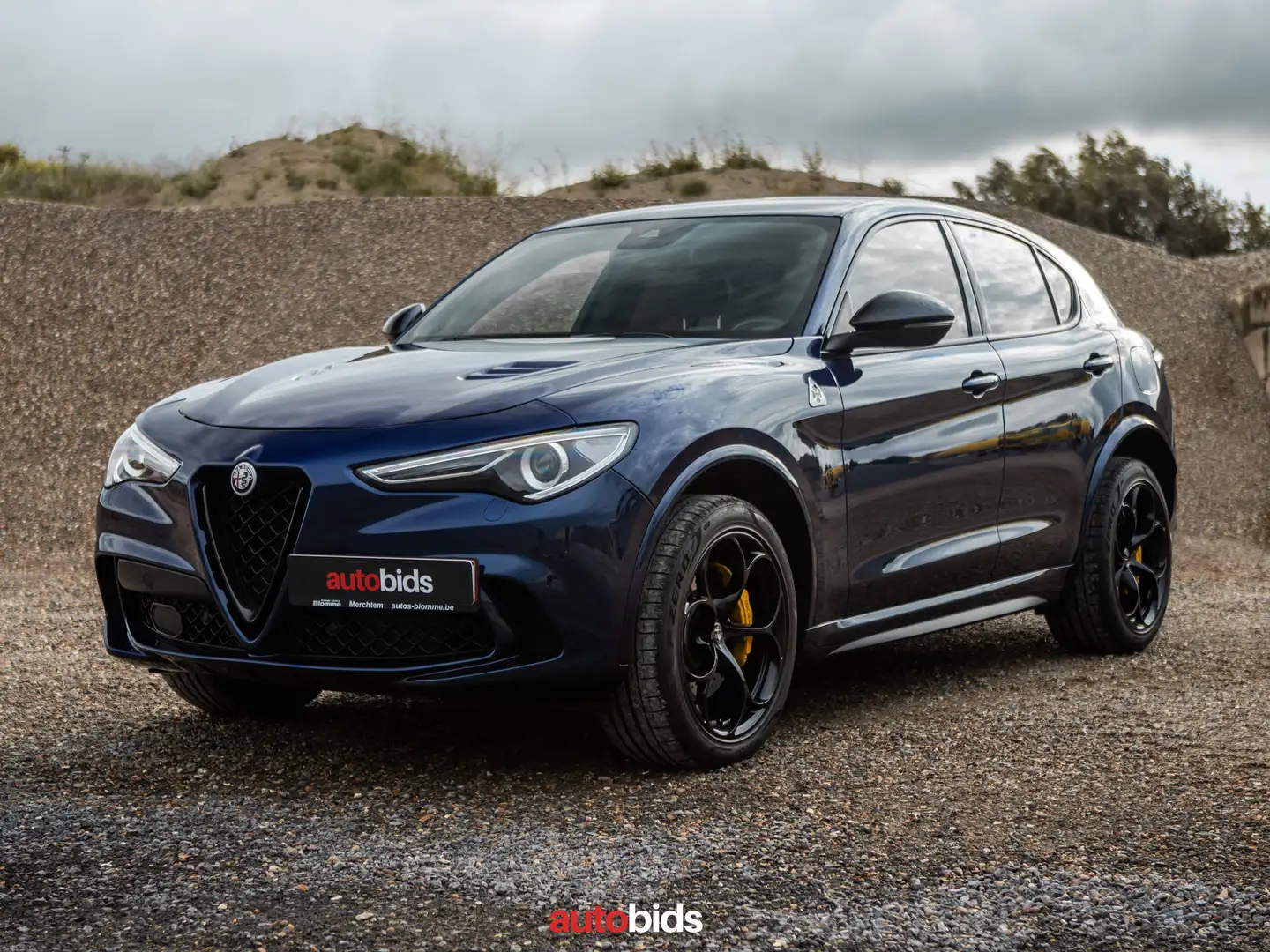 Alfa Romeo Stelvio V6 2.9 Bi-Turbo AT8-Q4 Quadrifoglio Azul - 2