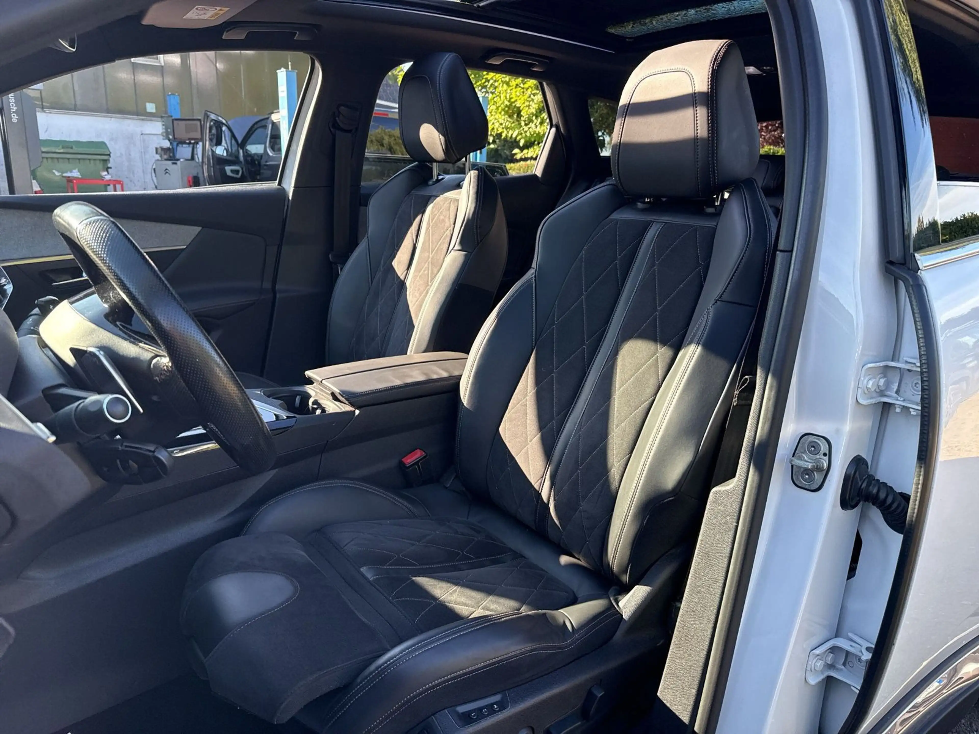 Peugeot 3008 GT — photo 12