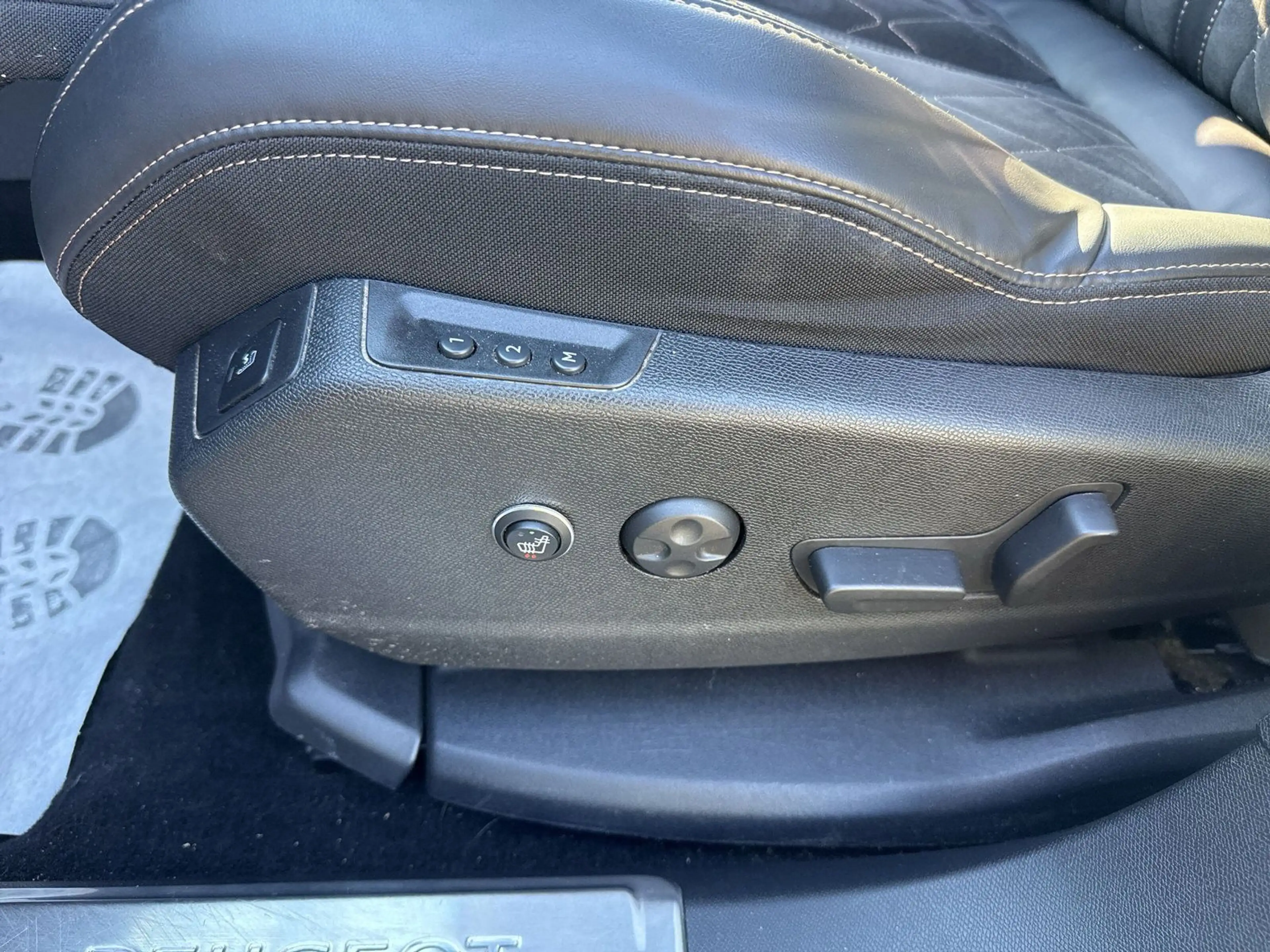 Peugeot 3008 GT — photo 14