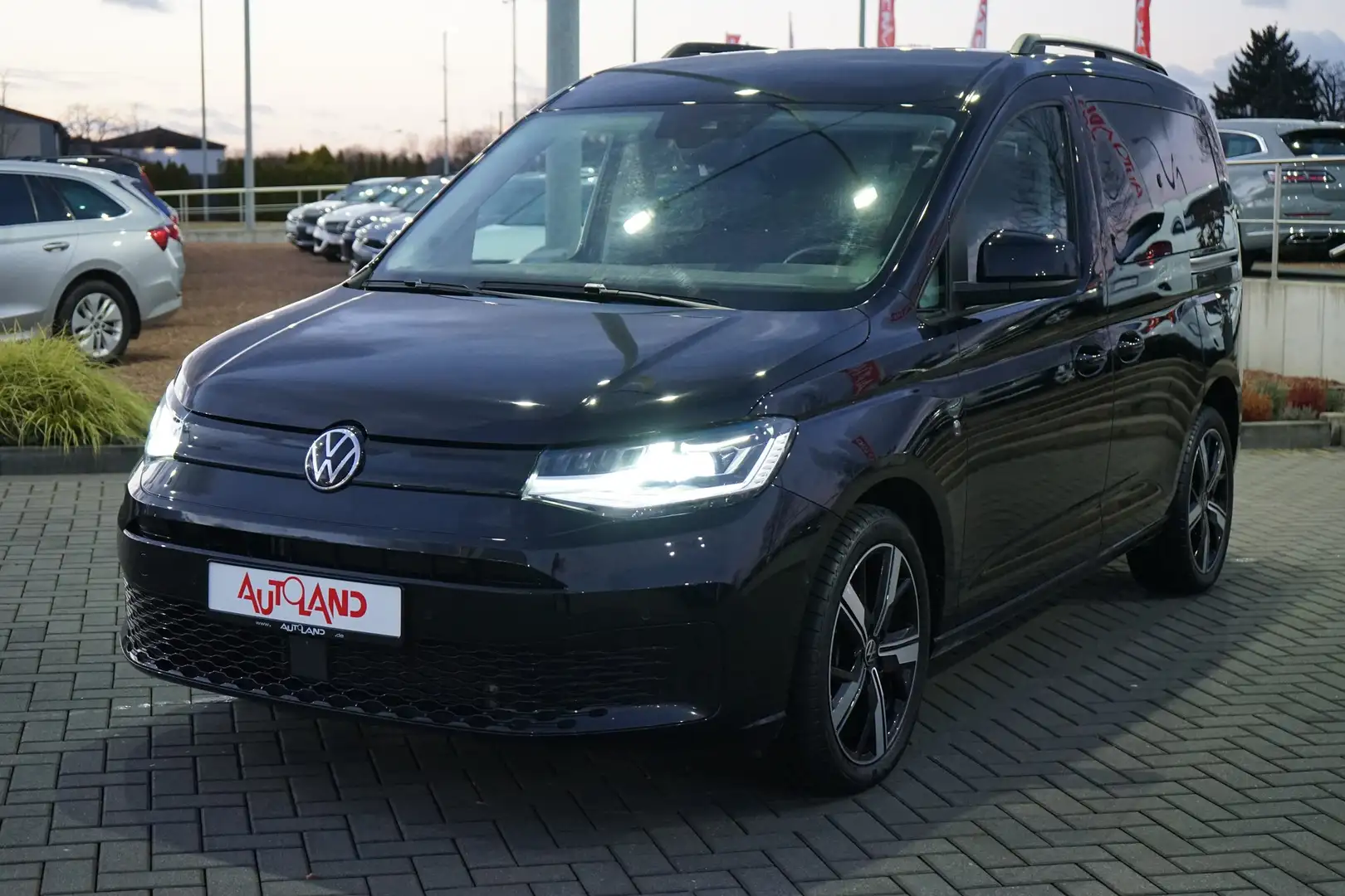 Volkswagen Caddy 1.5 TSI DSG California Standheizung AHK Schwarz - 2