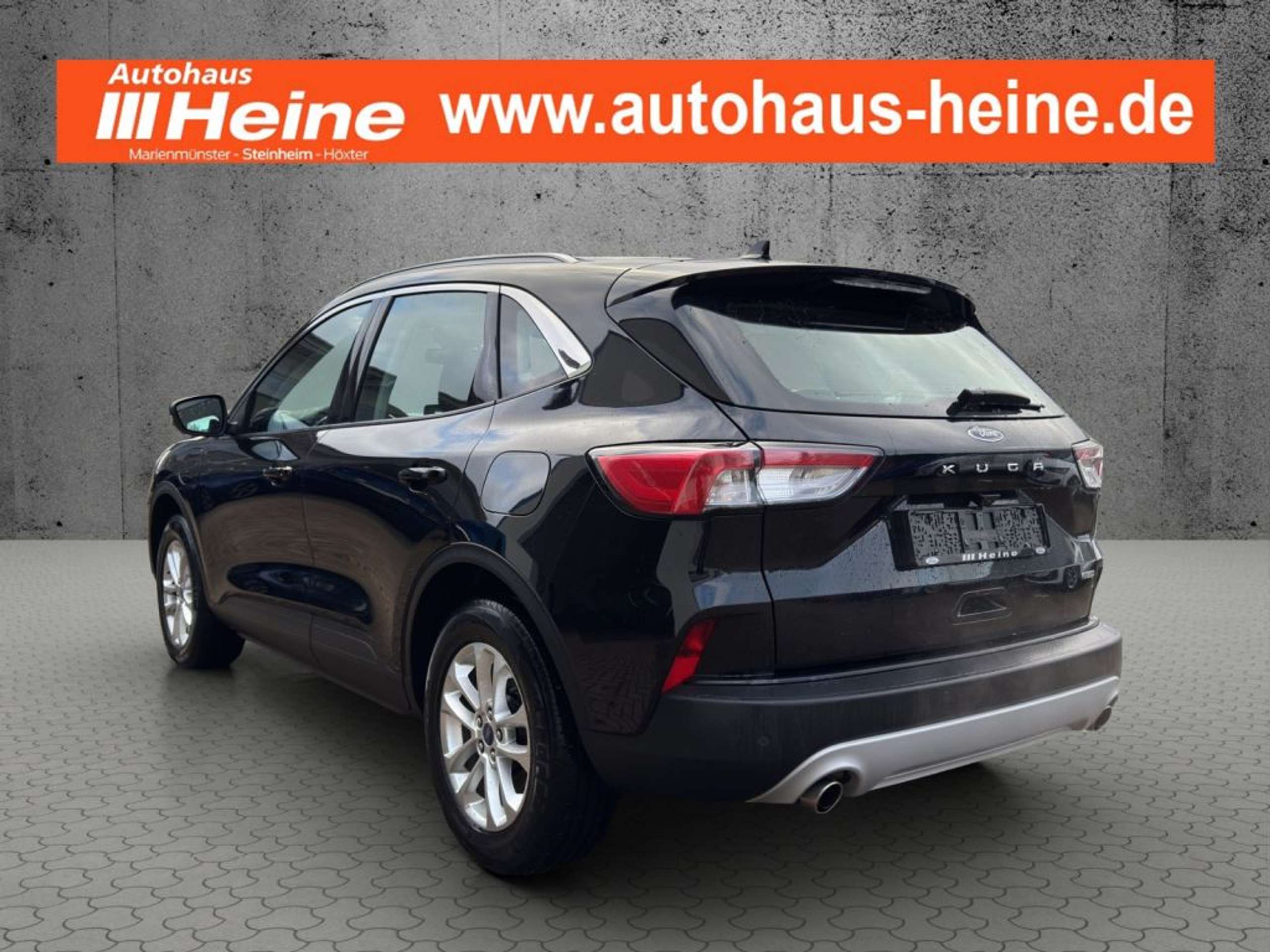 Fahrzeugabbildung Ford Kuga 2.5 Duratec PHEV TITANIUM - mit KI generiert/bearbeitet