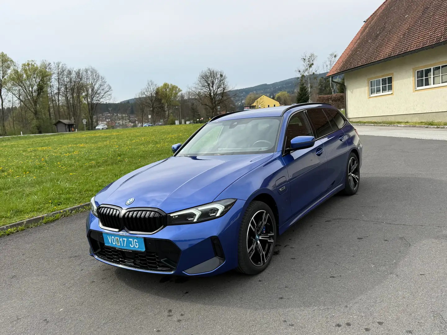 BMW 330 330e Facelift xDrive M-Sport HUD H&K AHK LED+ AMB Blau - 1