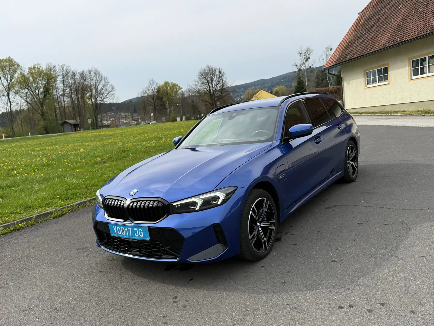 BMW 330 330e Facelift xDrive M-Sport HUD H&K AHK LED+ AMB Blau - 2