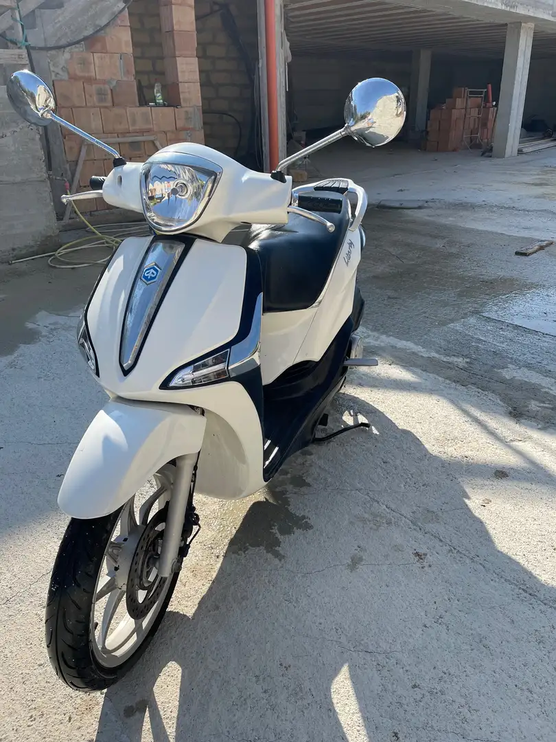 Piaggio Liberty 50 PIAGGIO Liberty 50 4T 3v ie E4 my18 Fehér - 2