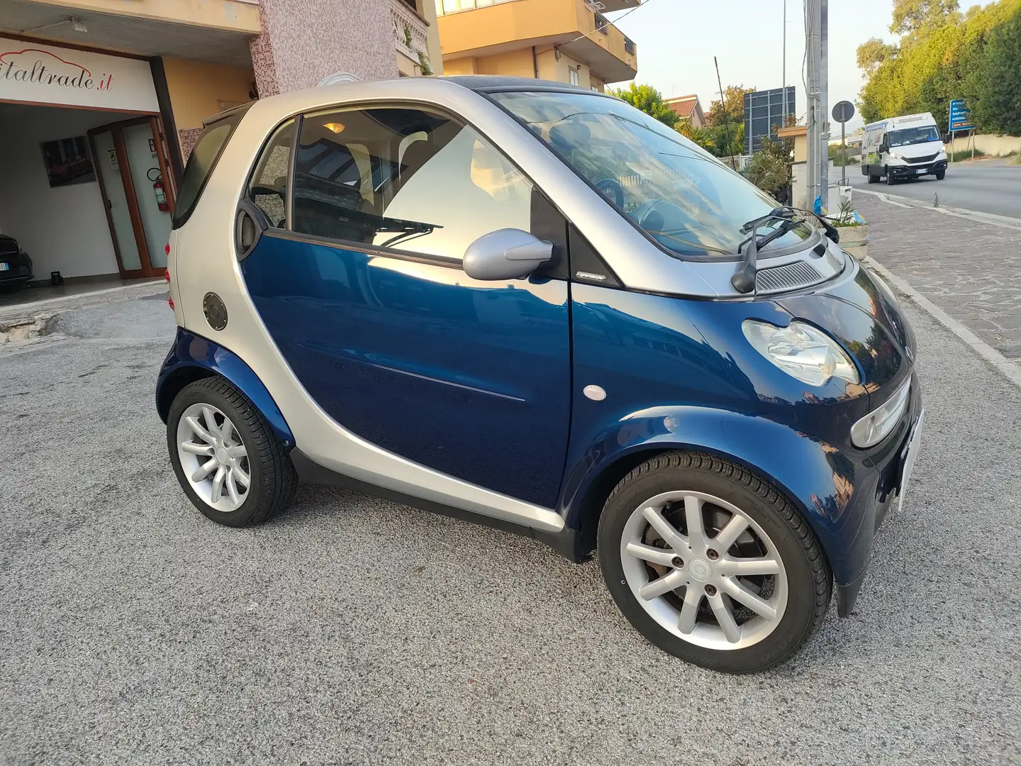 smart forTwo Fortwo 0.8 cdi Smart Blauw - 2