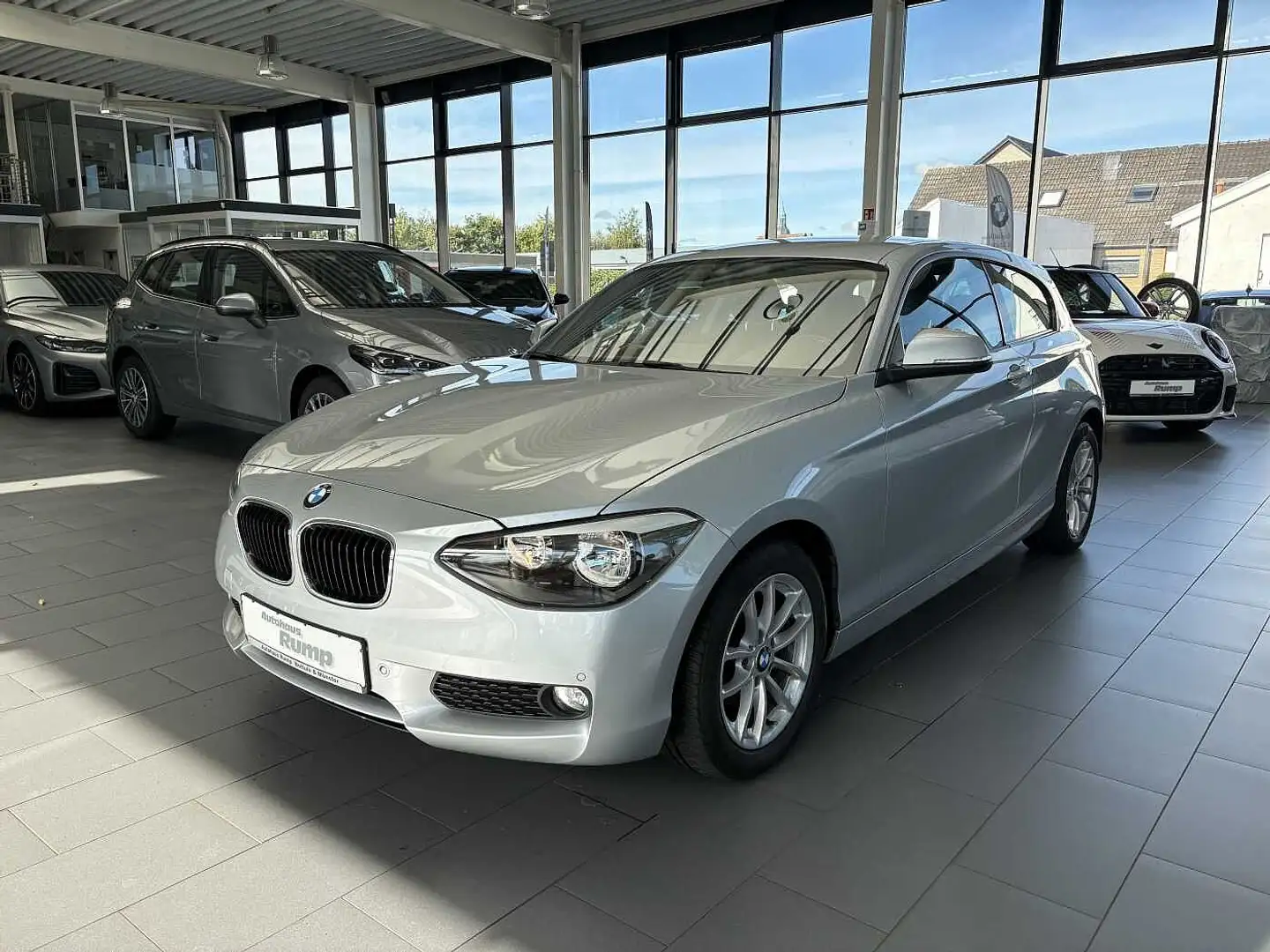 BMW 116 i 3-Türer PDC, Klima, SHZ, FSE Zilver - 1