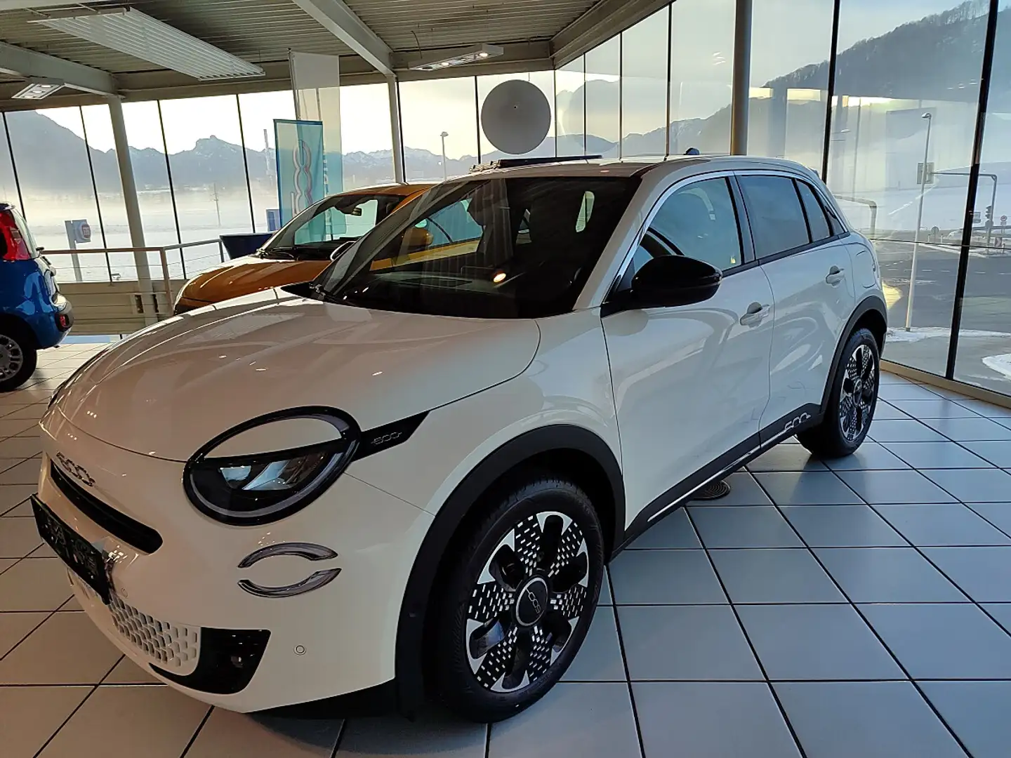 Fiat 600 Hybrid mHEV 145 6-Gang eDCT La Prima Weiß - 1