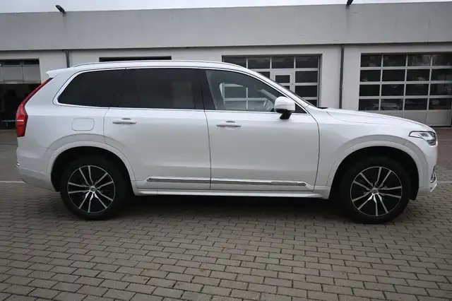 Volvo XC90 view 7