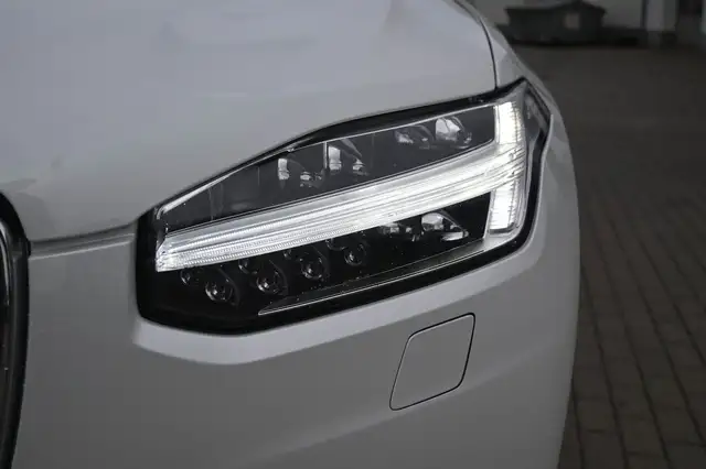 Volvo XC90 view 10