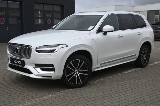 Volvo XC90 main image