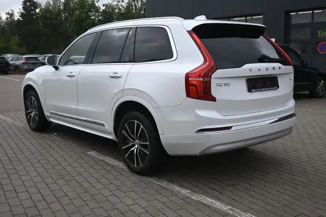 Volvo XC90 view 4