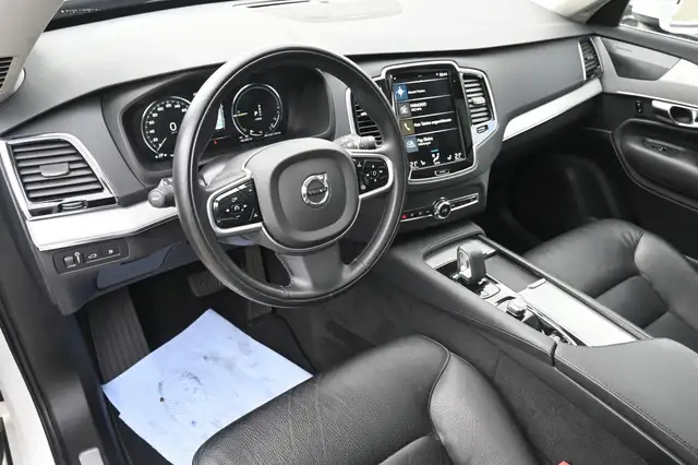 Volvo XC90 view 11