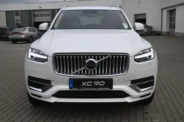 Volvo XC90 view 9