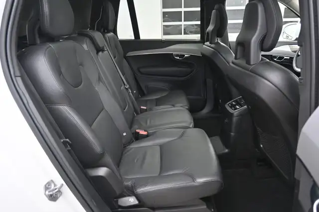 Volvo XC90 view 14