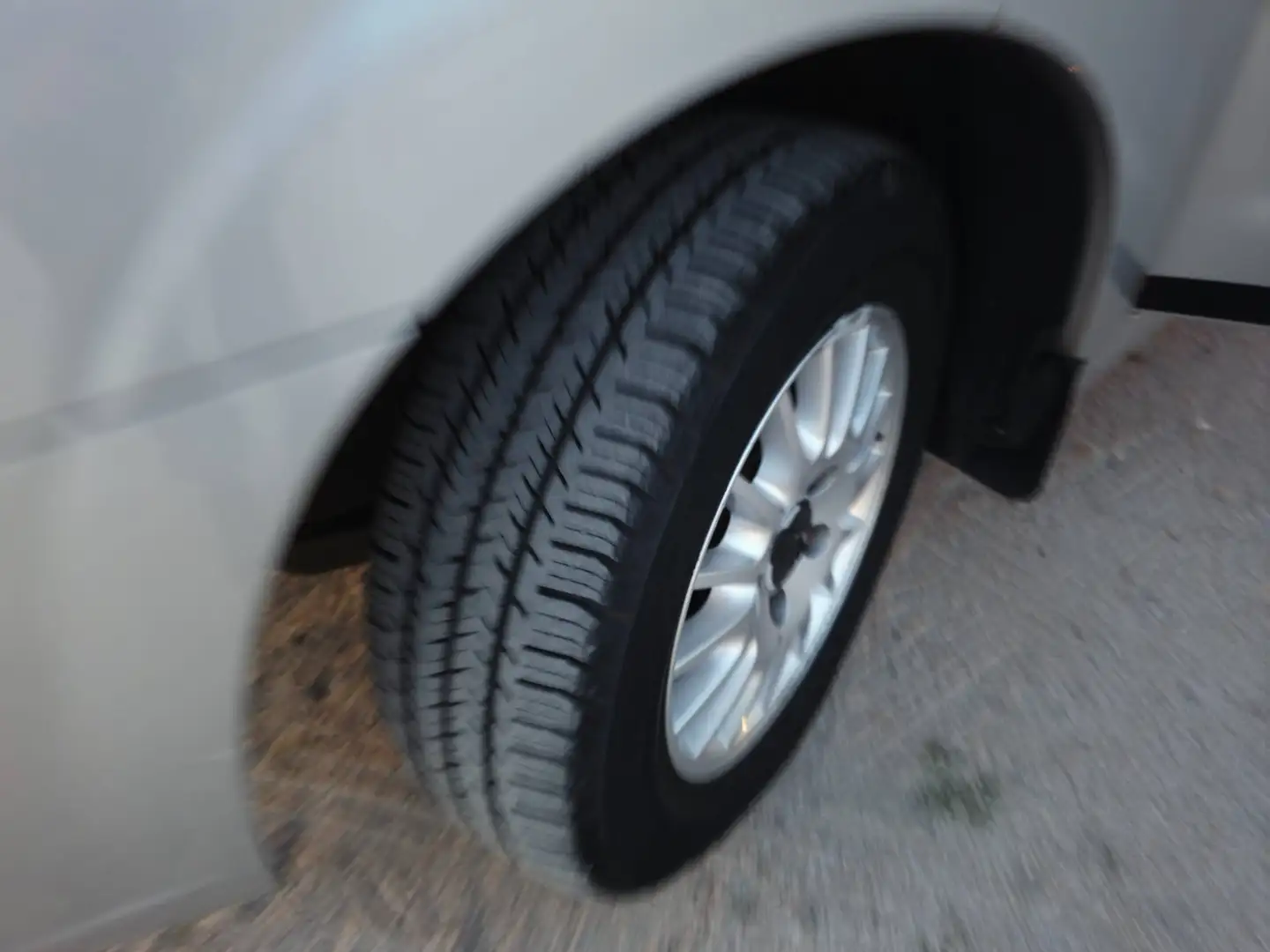 SsangYong Rodius Rodius 270 Xdi Premium Premium Negro - 2