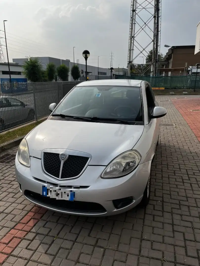 Lancia Ypsilon 1.4 Argento Ecochic GPL Grigio - 2