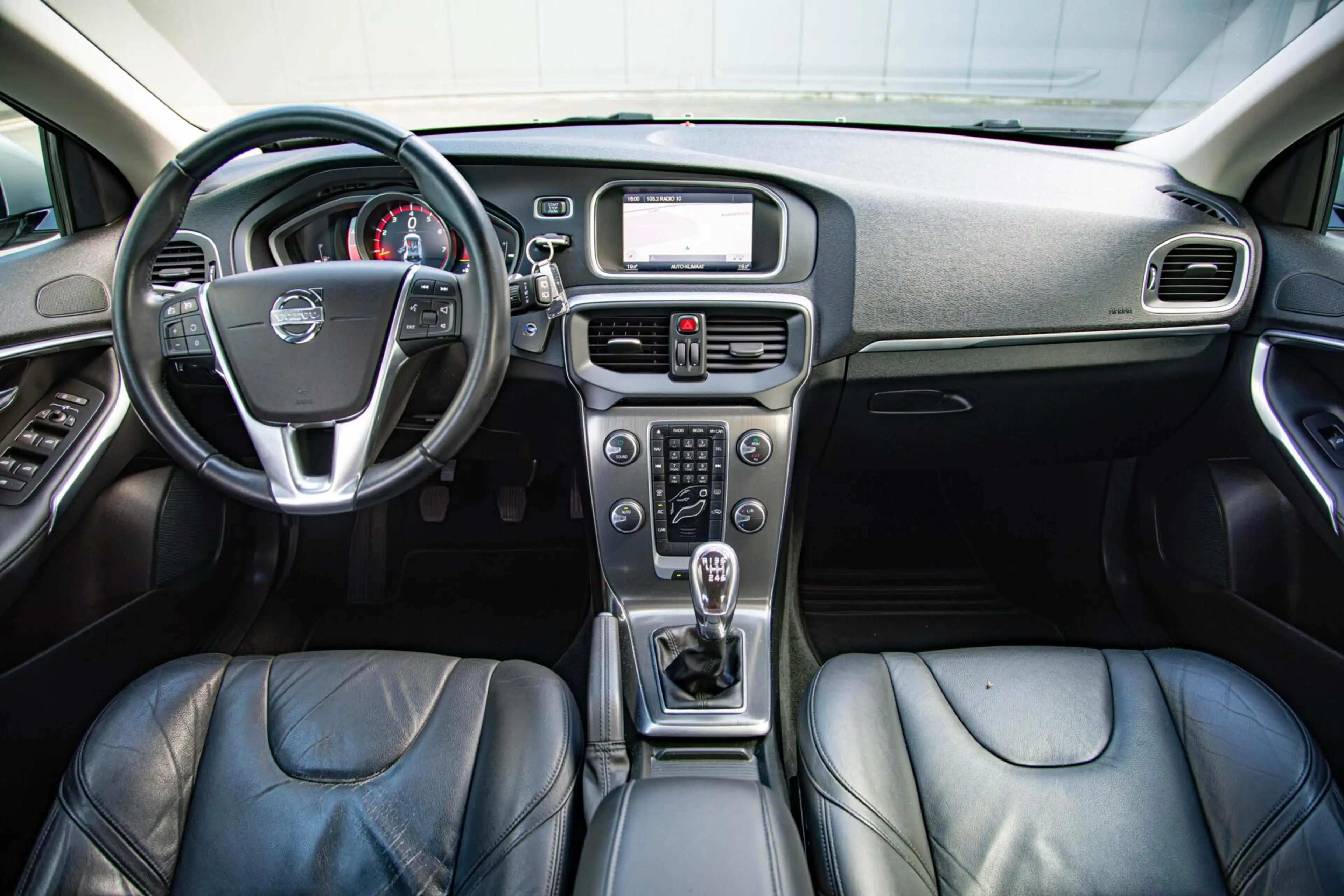 Volvo V40 1.5 T3 Summum 1e Eig|Ori .NL|Leder|Camera|Navi|Tre — photo 9