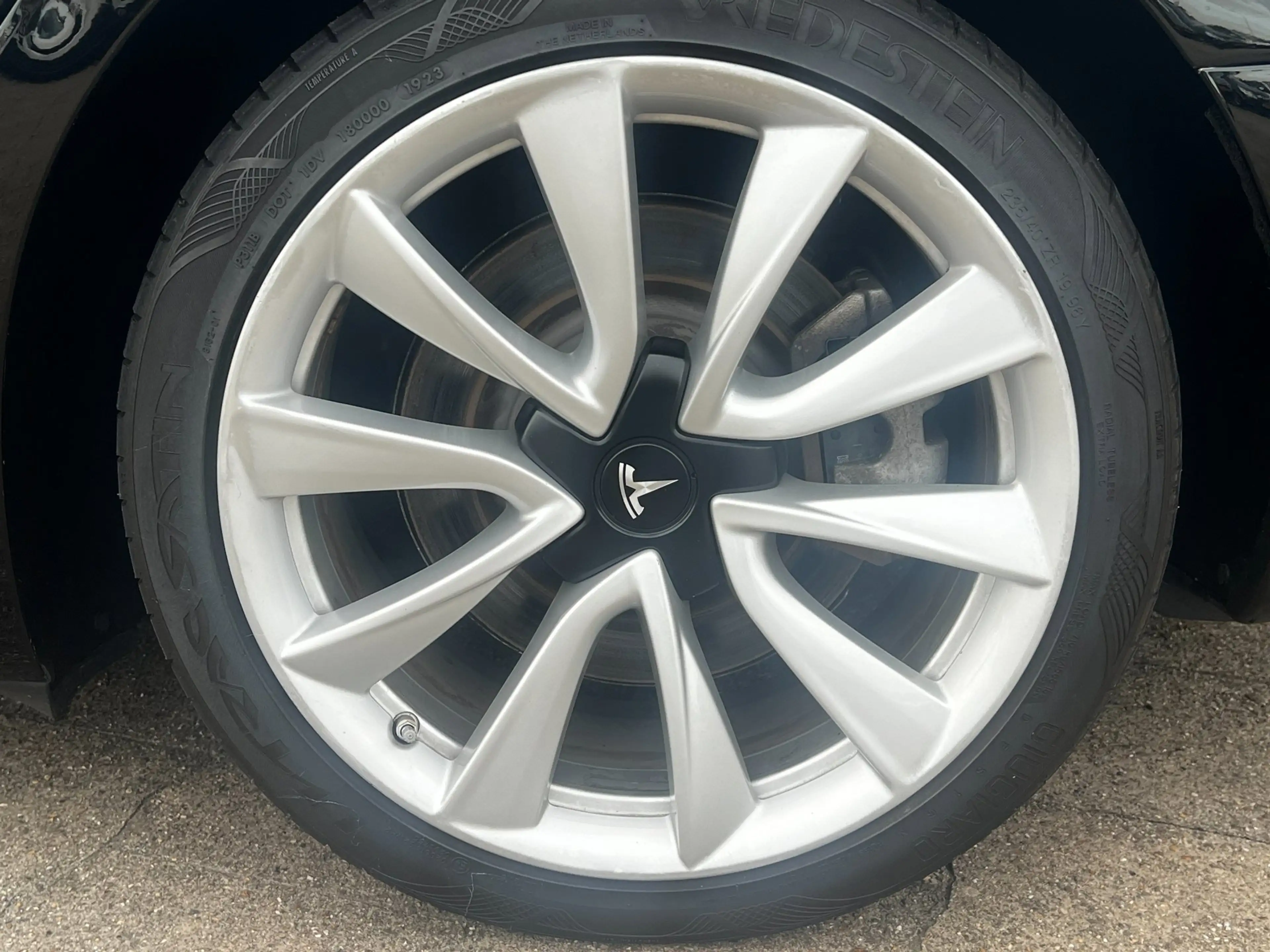 Tesla Model 3 Long Range AWD 75 kWh — photo 25