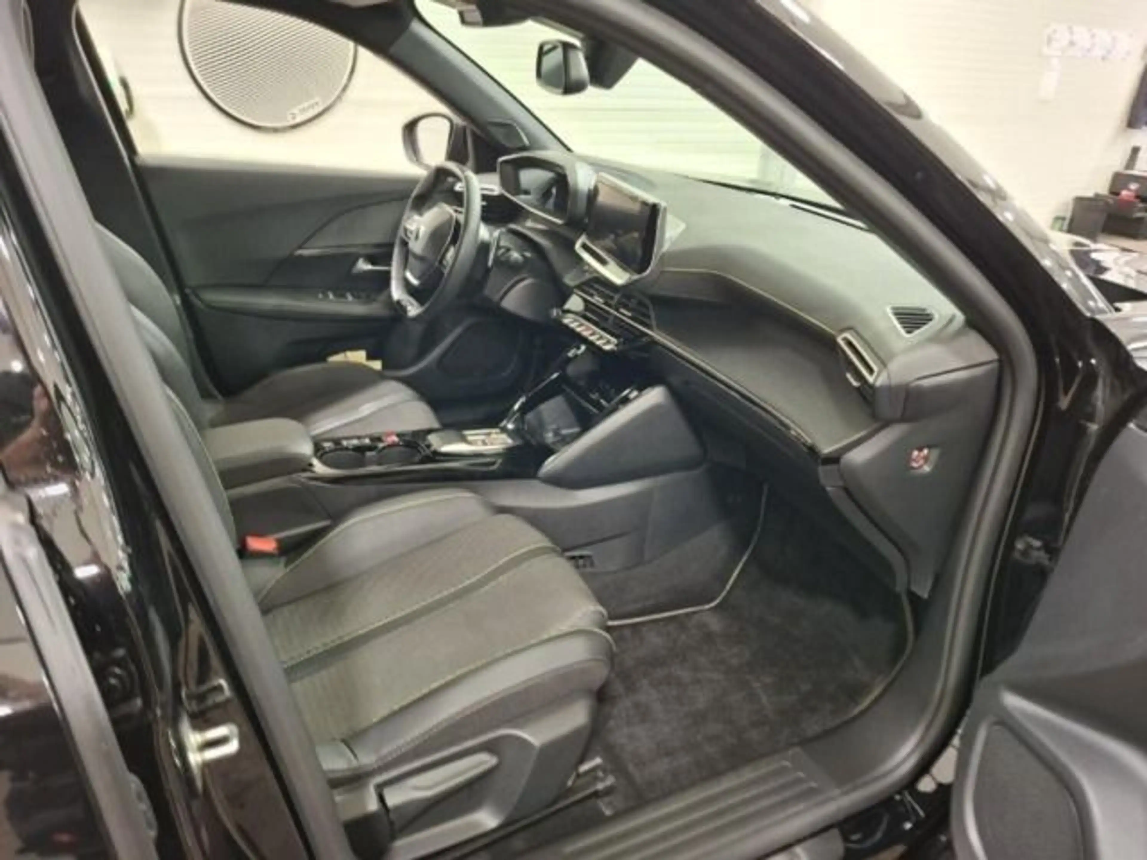 Peugeot 2008 1.2 Hybrid 145 GT Keyless 306Kamera ACC Mat — photo 4