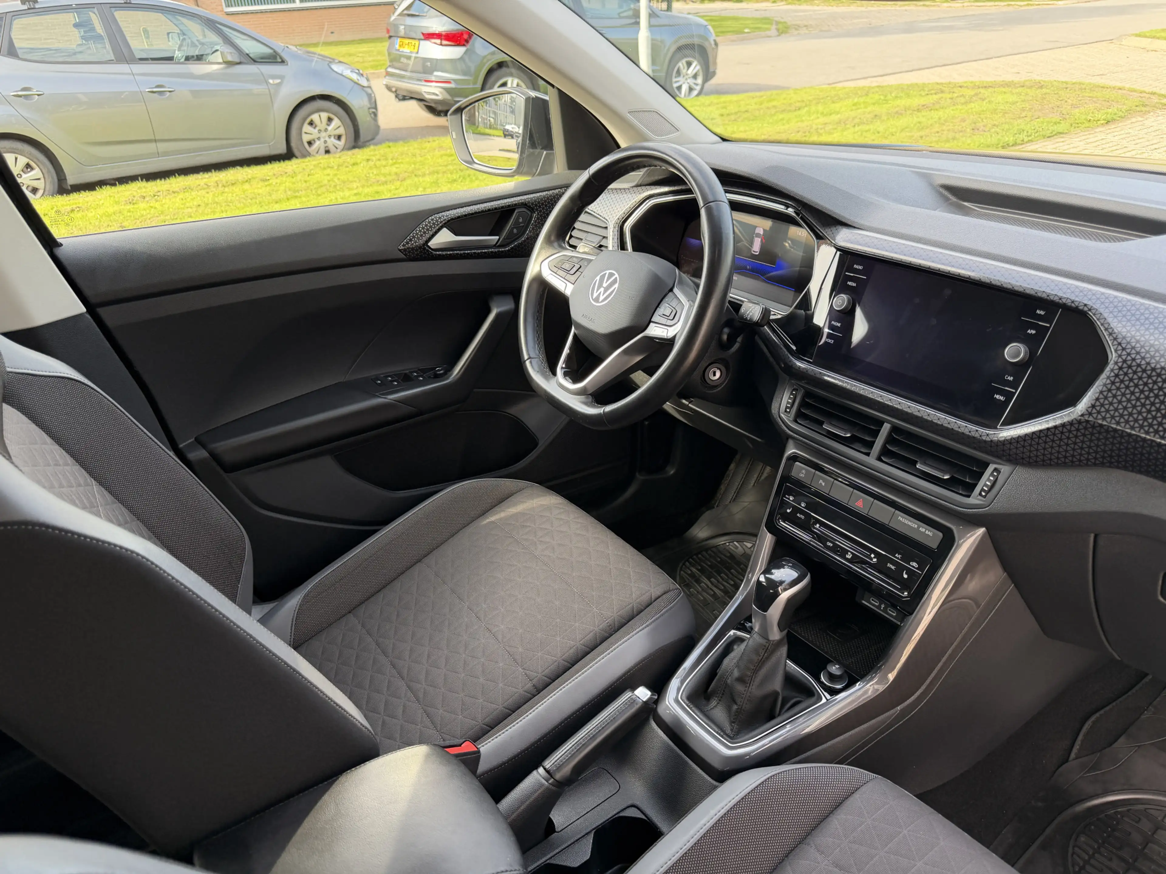 Volkswagen T-Cross 1.5 TSI Style App connect — photo 11