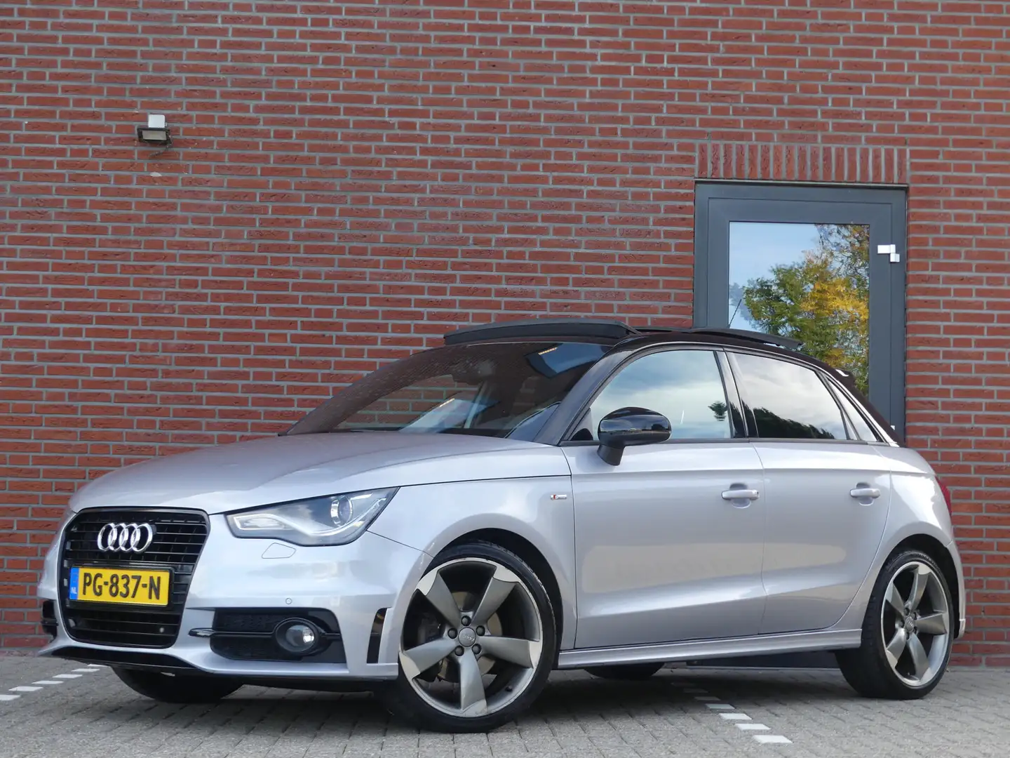 Audi A1 Sportback 1.4 TFSI Pro Line S / Automaat / Panoram Gris - 1
