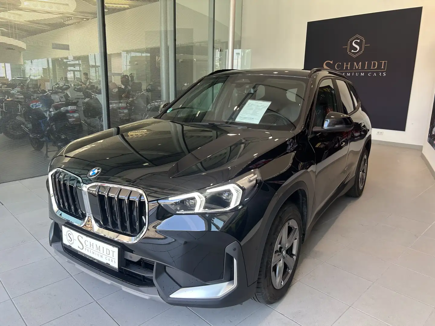 BMW X1 18i sDrive Schwarz - 2