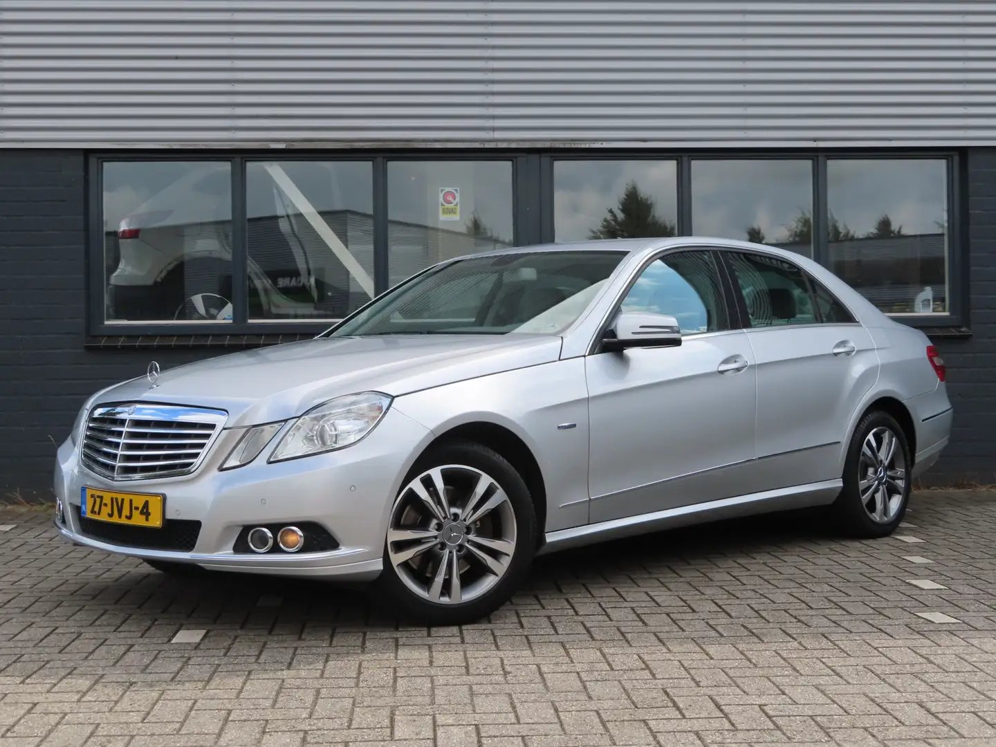 Mercedes-Benz E 250 CGI Elegance Grijs - 1
