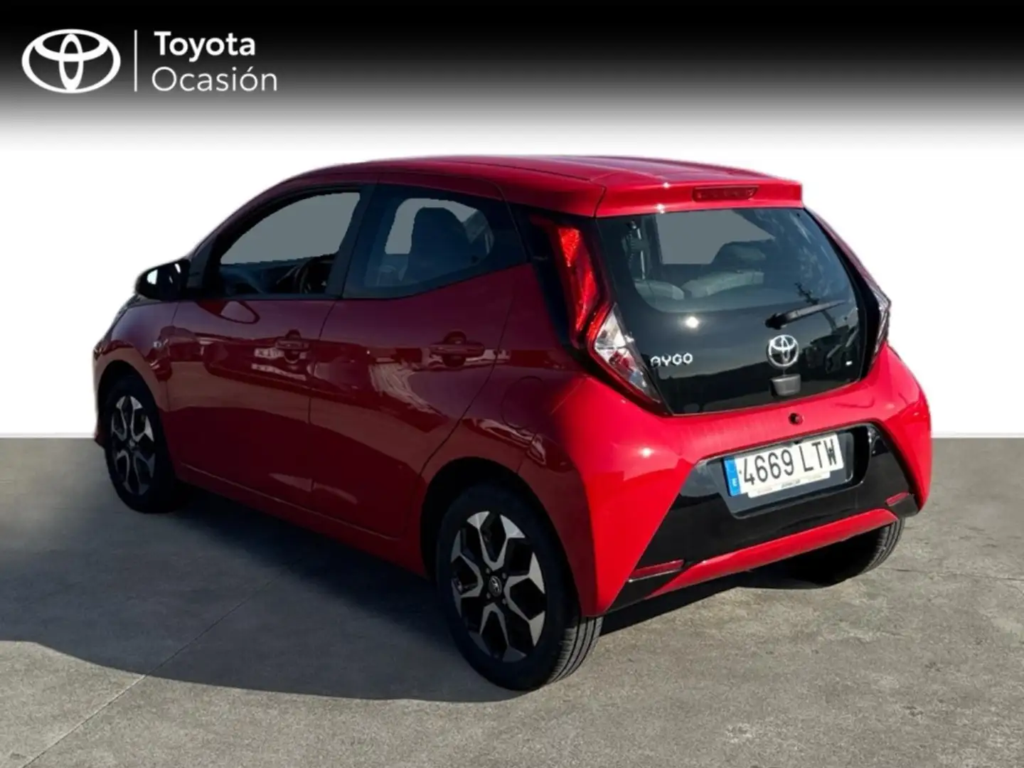 Toyota Aygo 70 x-play Rojo - 2