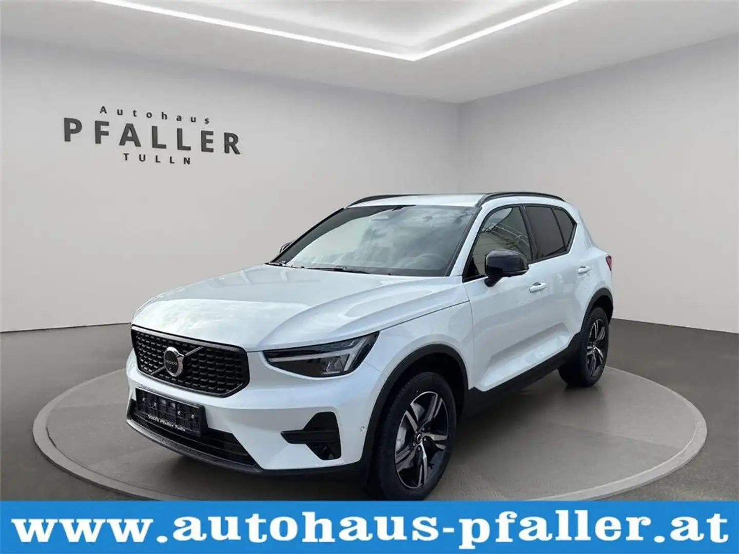Volvo XC40 B3 Plus Dark Aut. Weiß - 1