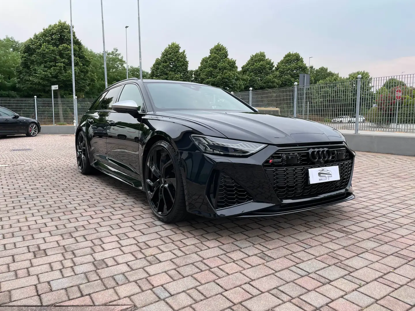 Audi RS6 Avant 4.0 mhev  **MOLTO BELLA** Zwart - 2