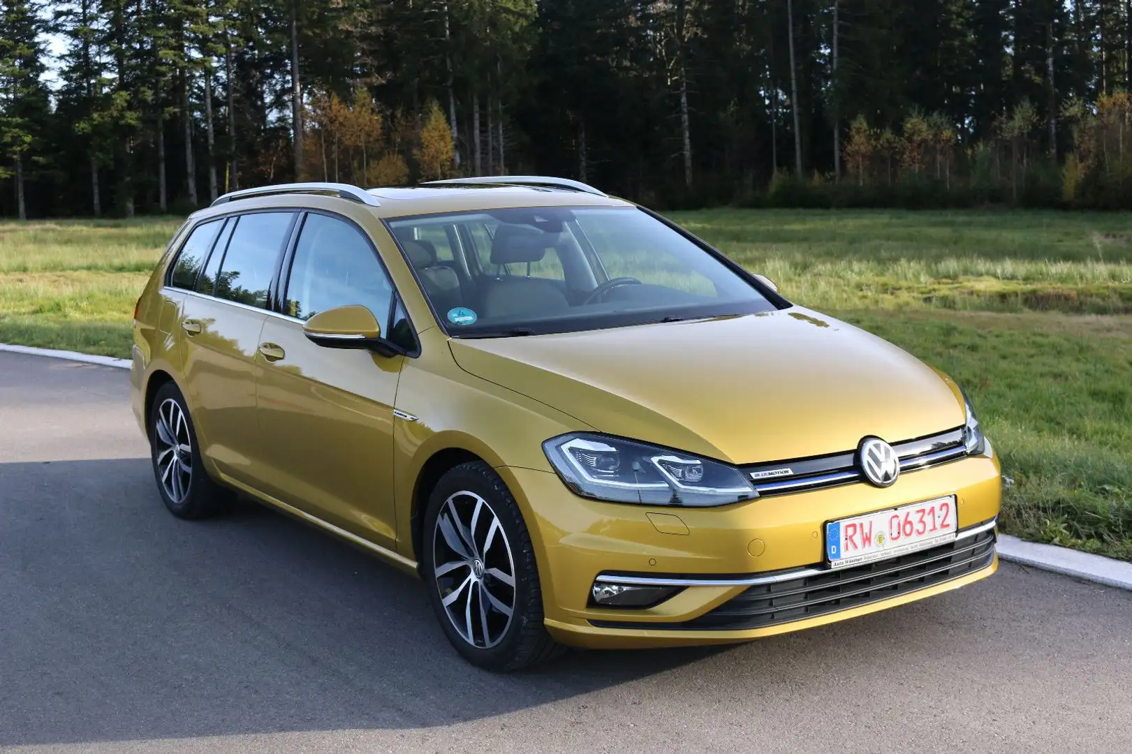 Volkswagen Golf VII Variant Highline BMT, Panod., Jaune - 1