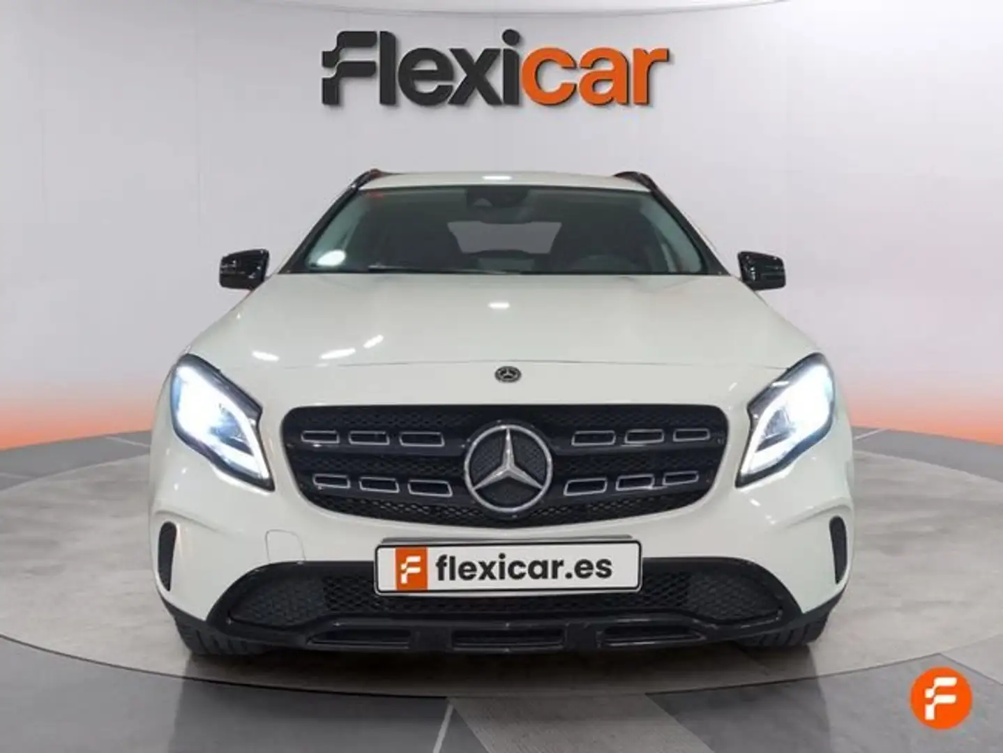 Mercedes-Benz GLA 180 AMG Line Blanco - 2