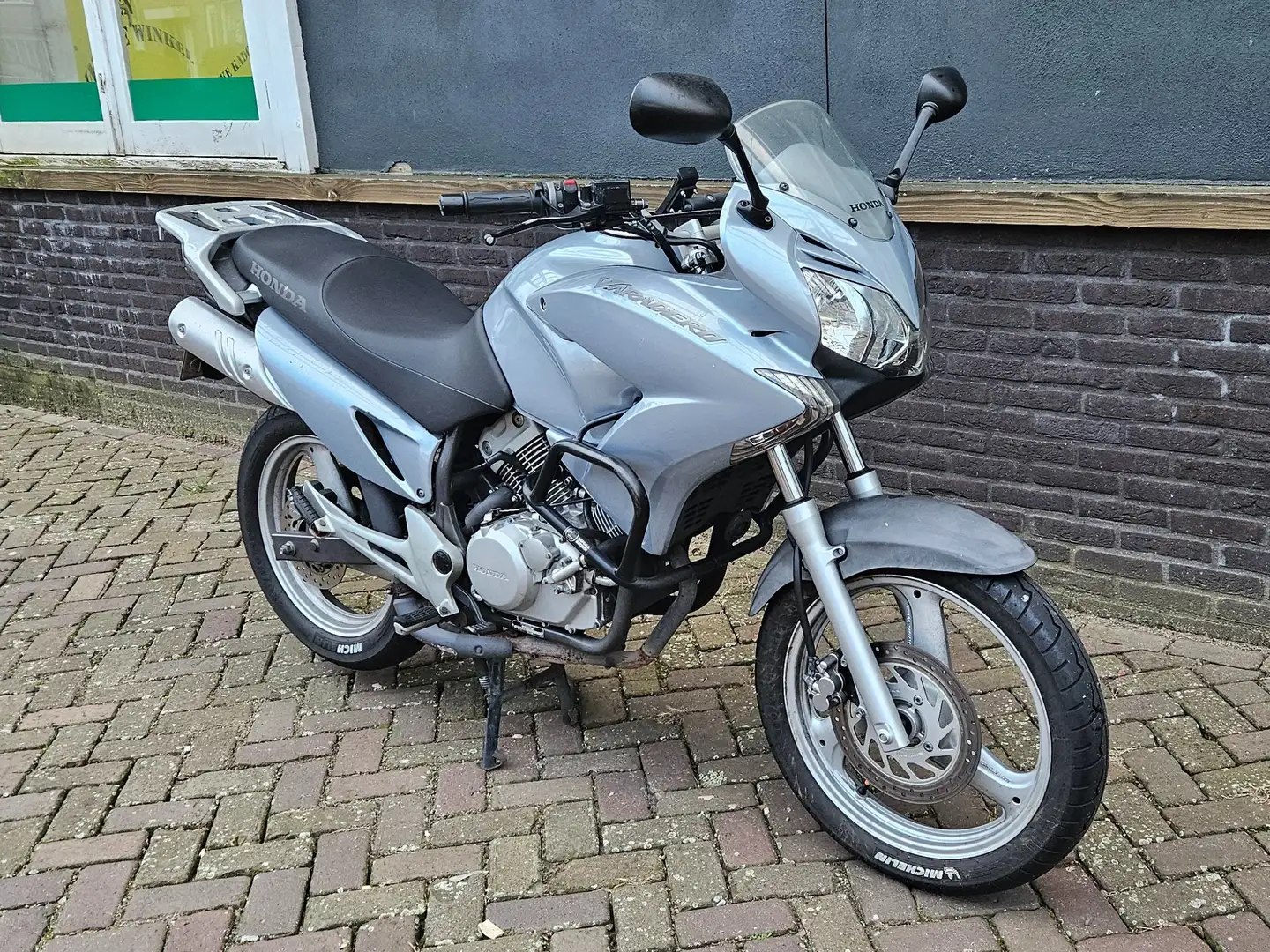 Honda XL 125 Varadero 125 Silber - 1