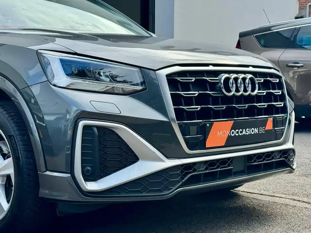 Audi Q2 view 6