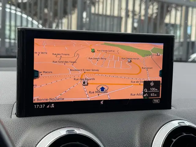 Audi Q2 view 11