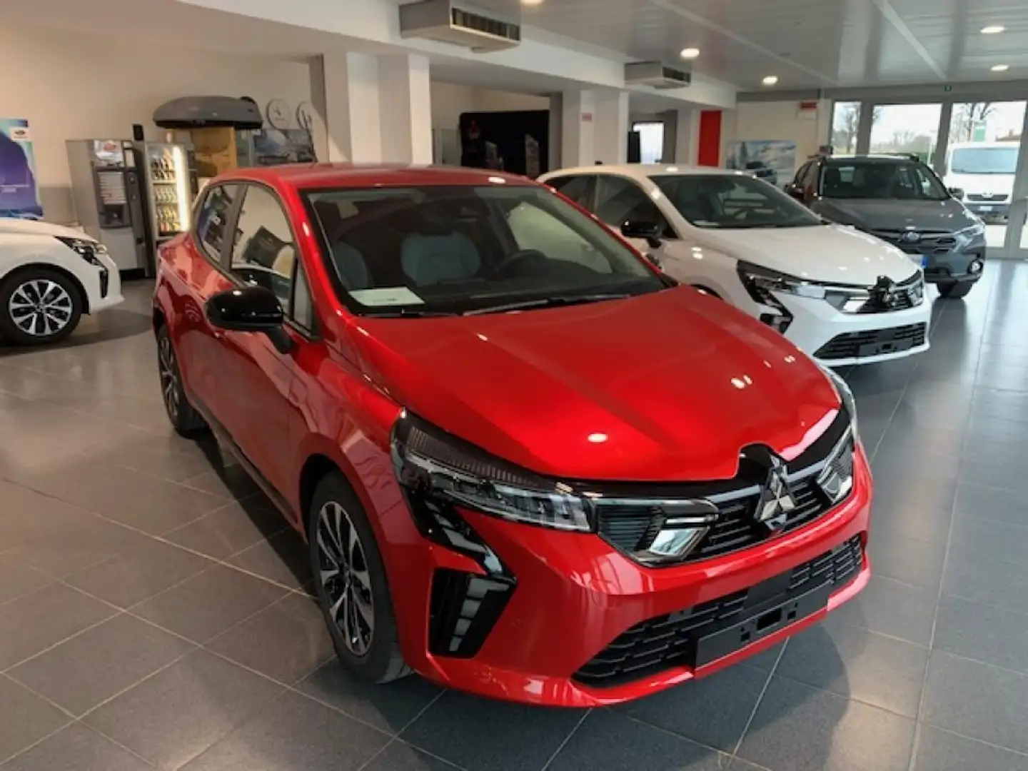 Mitsubishi Colt 1.0L Invite Pronta Consegna Neopatentati Rood - 1