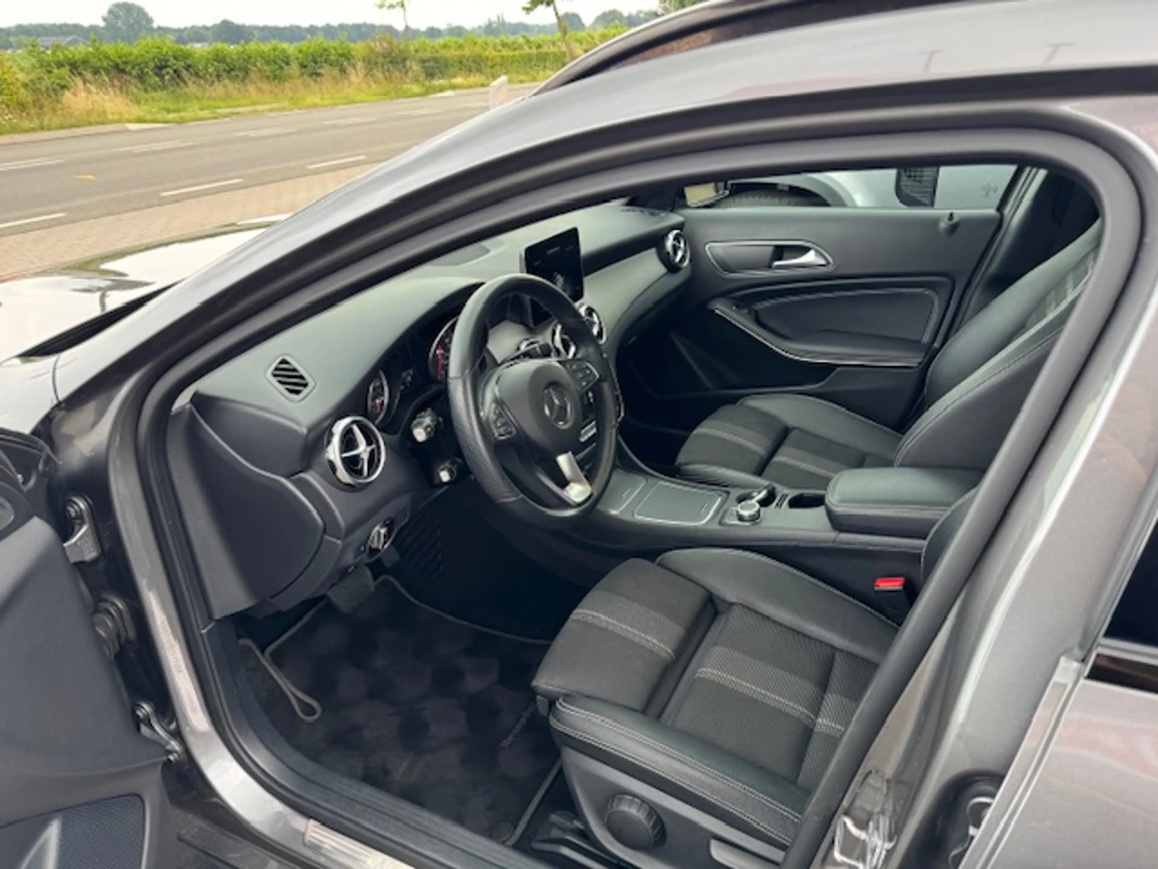 Mercedes-Benz GLA 200 156pk 7G-DCT Premium Plus — photo 9